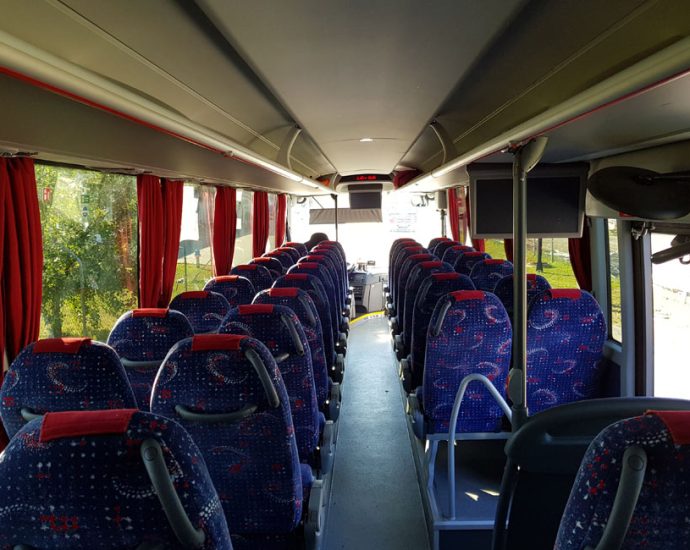 manr12 4 MAN R12 — interiér